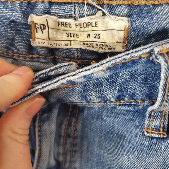 Free People distressed jeans - Picture 5 of 8